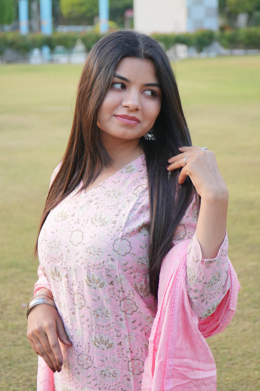 Gulabi Saaz Suit Set