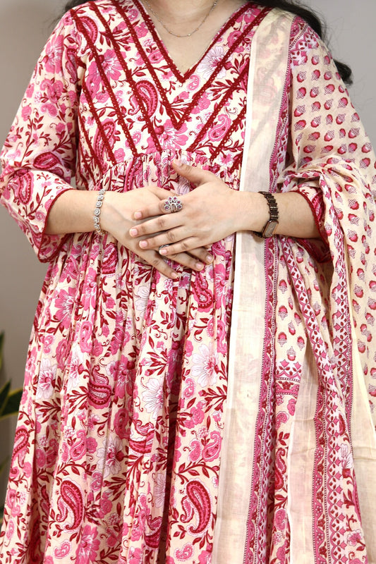 Gulabi Nazakat Suit